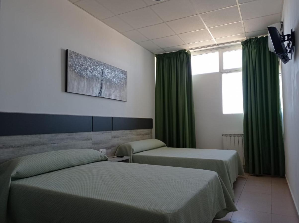 Hostal Brin Monreal del Campo Exterior foto
