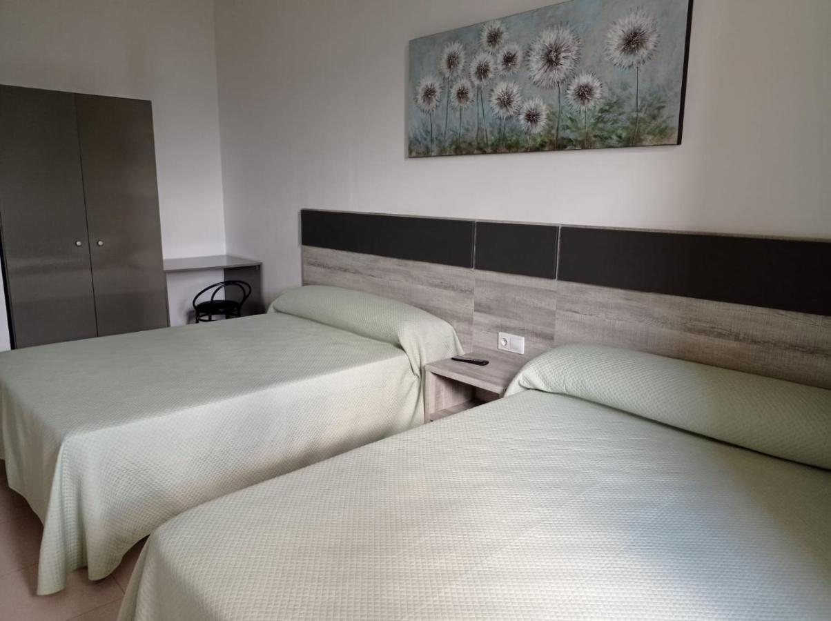 Hostal Brin Monreal del Campo Exterior foto